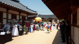 김해가야테마파크‧김해한옥체험관, 가야테마파크‧한옥체험관 야외 전통혼례 ‘인기’