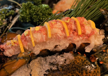 입맛 당기는 한 점 입에서 녹는 한 점 싱싱 쫄깃한 한 점 빠져드는 매력 팔미초밥