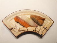 입맛 당기는 한 점 입에서 녹는 한 점 싱싱 쫄깃한 한 점 빠져드는 매력 팔미초밥