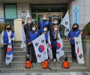 한국자유총연맹위원회 사직1동분회, 3·1절 맞이 태극기 달기 및 방역활동 실시