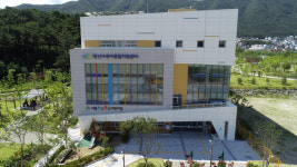 양산 복지허브타운, 인근 육아종합지원센터, 반단비 체육센터와 연결된다.
