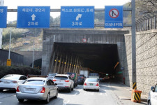 부산 장산1 터널서 추돌 사고…광안대교까지 정체
