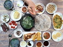강서구 명지시장 한바다횟집, 바다·들판의 봄맛… 한 그릇이면 맛봄