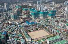 대단지 아파트 설 때마다 ‘학교난’… 교육청 대책은 ‘분산 배치’뿐