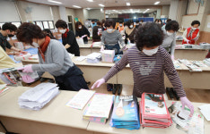 “왜 기호 2번만?” 선거 공보물 누락 소동