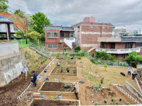 “요산문학관 가꾸는 느낌, 이렇게 좋은 건가요”