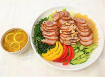 야들야들 족발,상큼달큼 냉족, 입에 착착 만족  장산왕족발보쌈