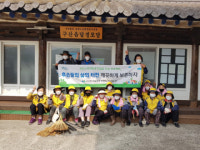 구산면, 수정 여성노인회원들과 마을 대청소 실시