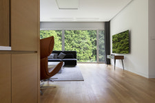 [정달식의 공간 읽기] 편백나무 숲 사이로 사계가 거실에 들어왔다