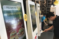 우리 동네 ‘디지털 배움터’ 가면, 동영상 편집·키오스크 실습·인터넷 쇼핑 다 배운다!
