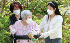 [포토뉴스] “3대가 모인 게 얼마 만이야”