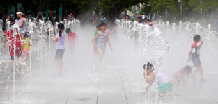 야외 쉼터 늘리고 바닥분수 운영 자제… 부산시 ‘코로나 맞춤형 폭염대책’ 추진