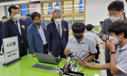 시골마을 ‘폐교’가 첨단 교육거점으로…고성미래교육지원센터 개관