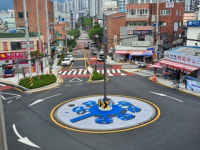 동래시장앞 회전교차로 복천동 고분 출토된 ‘칠두령’ 문양으로 설치