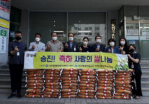 내외동장, 승진·전보 축하화분 나눔 행사