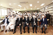 [포토뉴스] 세운철강, 장목중학교에 성금 전달