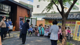사상구 덕포1동 지역사회보장협의체와 행복마을이 함께하는 어르신 장수사진 및 생신떡 전달