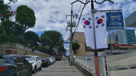 서구 부민동 자유총연맹 임시수도기념로 태극기 정비