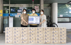 [포토뉴스] 금정아이쿱생협, 금정구청에 성품 전달