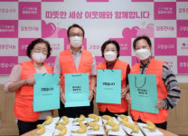 구포1동 자원봉사캠프, 어르신들에게 사랑 담은 과일도시락 전달
