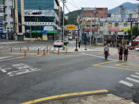 운전자도 보행자도 불만… 애물단지 된 교통섬