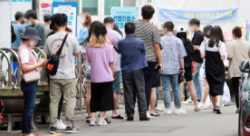 [포토뉴스] 연휴에도 선별진료소는 쉬지 않았다