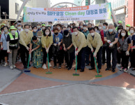 중구청과 인근 상인들 비프광장 클린데이 활동