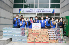 [포토뉴스] 바르게살기운동 연제구협의회, 연제구보건소에 성품 전달