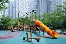 남의 놀이터 오면 도둑인거 몰라? 초등생 경찰에 신고한 아파트 주민회장