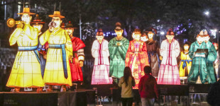 [포토뉴스] 온천천 시민공원 밝히는 왕가의 행렬