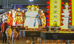 [포토뉴스] 온천천 시민공원 밝히는 왕가의 행렬