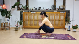 [최진태의 요가로 세상 보기] 57. 균형감·집중력을 키워 주는, 파당구쉬타 아사나