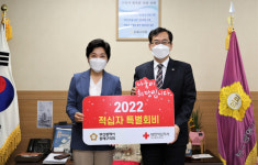 [포토뉴스] 동래구의회, 적십자 특별회비 전달