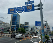 광복동 방향, 표지판은 직진인데 노면 표시는 우회전?