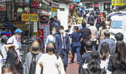 [포토뉴스] 거리두기 해제 첫 날, 붐비는 식당가