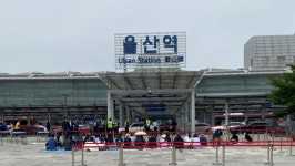 [포토뉴스] ‘언제 오시나’ 벌써부터 문 전 대통령 기다리는 지지자들