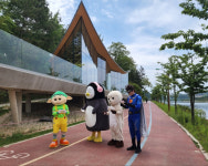 진주 ‘하모’, ‘펭수’와 손잡고 진주 홍보 나서