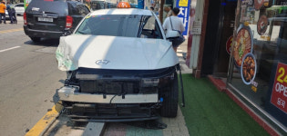 부산서 마을버스가 택시와 ‘쾅’…탑승객 10여 명 다쳐