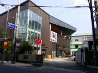 세관 창고·복합문화공간·지하철 역사… ‘이색 투표소’ 눈길