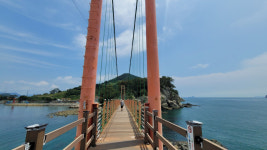 사람과 사람 잇는 출렁다리 건너 섬과 섬 사이 썸 타다