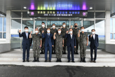 [포토뉴스] 선형상사 백호정 대표, 공군에게 감사패