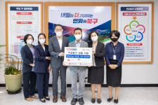 [포토뉴스] 국민건강보험공단 부산울산경남지역본부, 북구청에 성품 전달