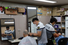 [포토뉴스] 부산해양경찰서, ‘사랑의 이발 봉사활동’ 실시