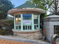 해운대 초등학교 정문으로 소나타 돌진…운전자는 급발진 주장