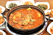 해운대 바닷바람 느낌 물씬 싱싱한 해물탕