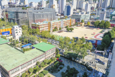 부산시 “도시재생” 시교육청 “신청사”… 서면 놀이마루 최상의 활용법은?