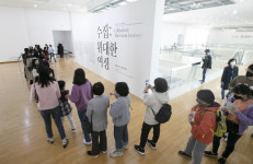 개관 1시간 전부터 대기 줄… 부산 ‘이건희컬렉션’ 열기