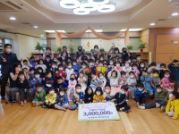 [포토뉴스] 부산시청어린이집, (사)한국백혈병소아암협회 부산지회에 성금 전달