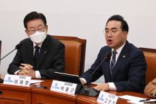 與 ‘선 예산안 후 국조’ 결정…野 특위 명단 제출 압박