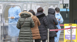 부산 하루 코로나 확진 6000명 넘어…초등교 조리원 집단 감염에 대체 급식